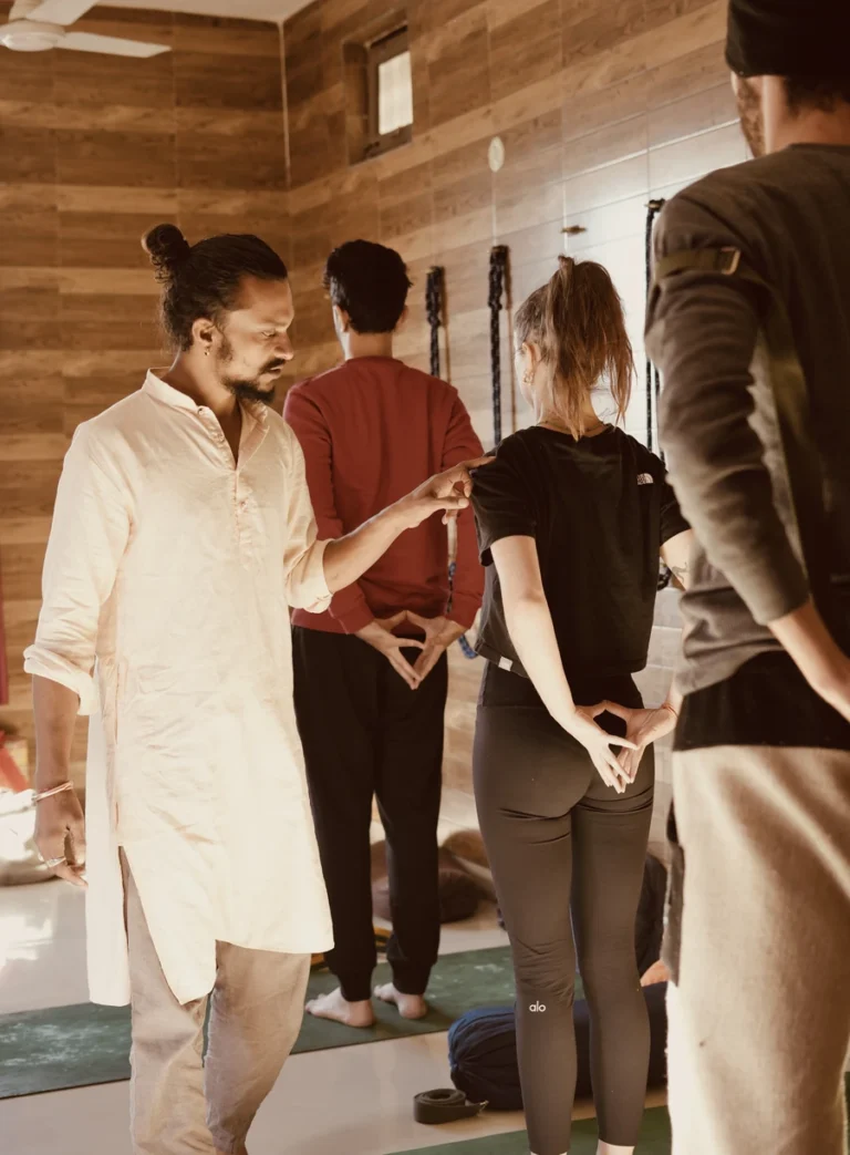 Teacher explaining alignment to students during the 200 hour training